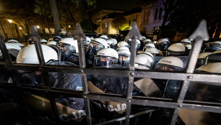 المحكمة الدستورية ساحة صراع.. انقسام يربك بولندا والرئيس يتحرك - صورة 4