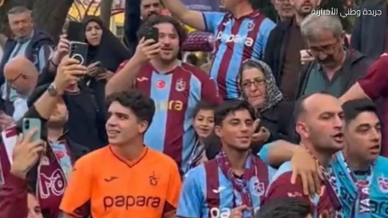 جماهير طرابزون تملأ الشوارع وتغني لصلاح قبل مواجهة بشكتاش