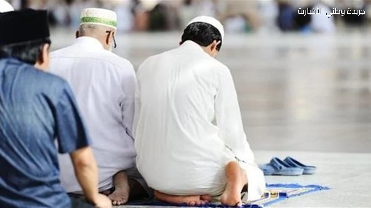 حكم الصلاة منفردًا داخل المسجد أثناء إقامة الجماعة ودار الإفتاء توضح