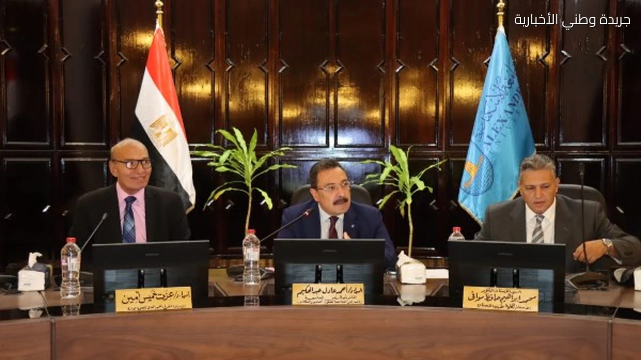 رئيس جامعة الإسكندرية يؤكد أهمية تعزيز التواصل المباشر مع الطلاب