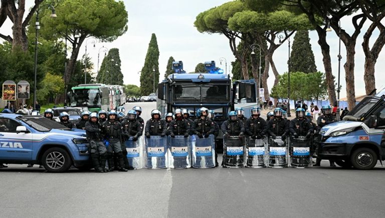 قطار احتجاجات أوروبا يعبر الحدود.. مظاهرات بإيطاليا وألمانيا تحجز مقعد السبت - صورة 3