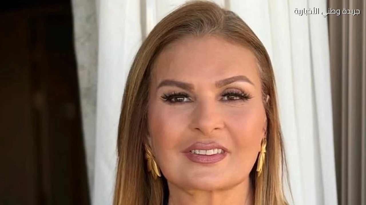 يسرا تتألق بفستان صيفي يجمع بين الفخامة والأناقة